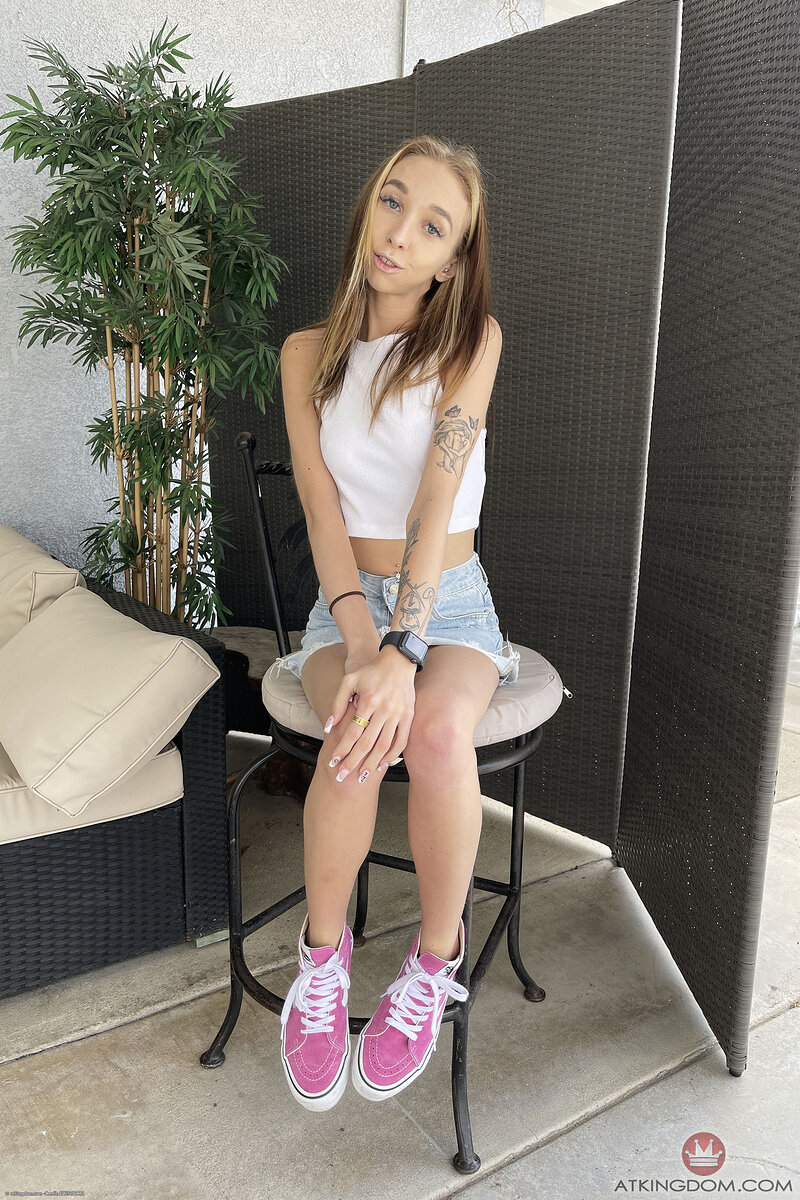 Нина, 22 года, 3 размер груди